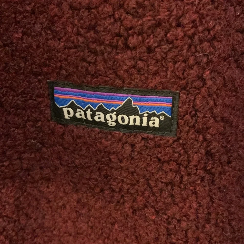 NWT Patagonia reclaimed fleece pull over in dark ruby - Picture 2 of 6